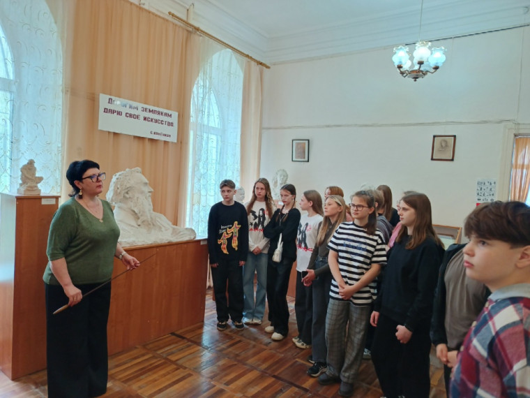 6 классы в музее.